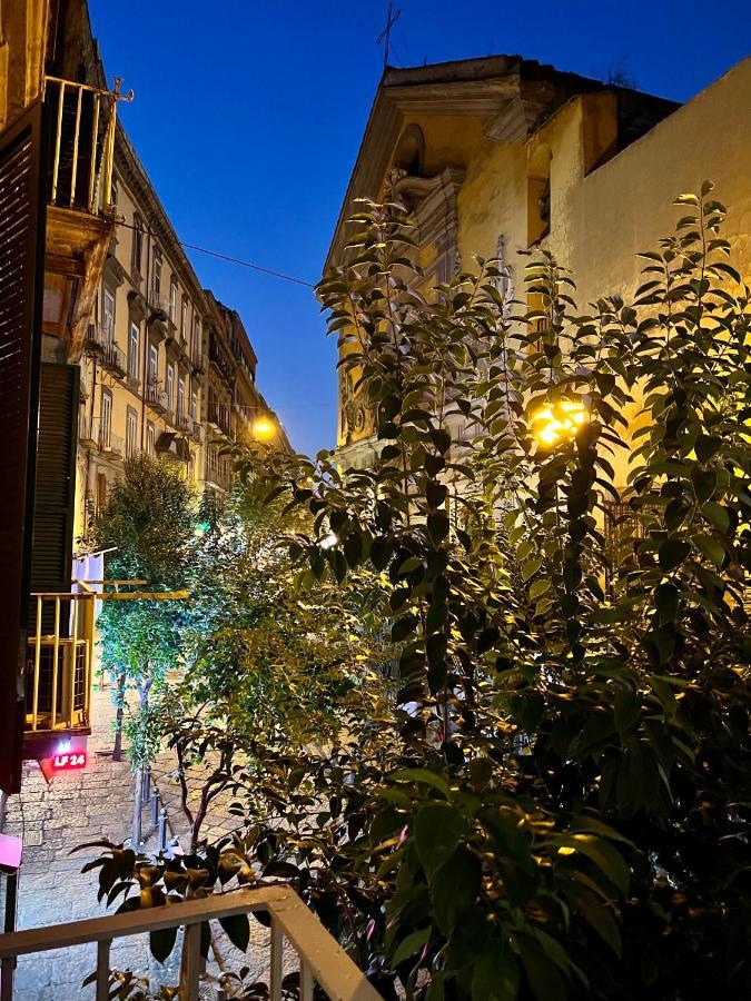 Miluar - Centro Storico - Lungo La Via Della Musica Bed & Breakfast Naples Luaran gambar