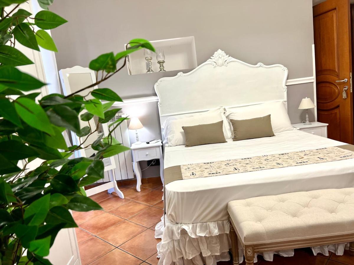 Miluar - Centro Storico - Lungo La Via Della Musica Bed & Breakfast Naples Luaran gambar